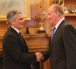 Su Majestad el Rey recibe el saludo del Canciller Federal de Austria, Sr. Werner Faymann